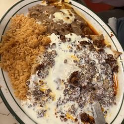 Habaneros Mexican Sports Bar - Toro pollo (chorizo and chicken) with rice and beans