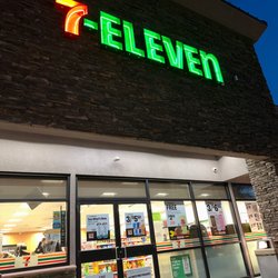 7-Eleven - Entrance