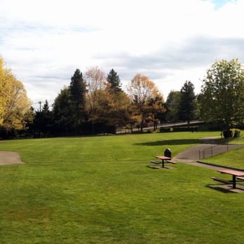 Lake View Park - Open grassy play field @ Lake View Park; Burien, WA - Parks Near Me - Burien, Washington