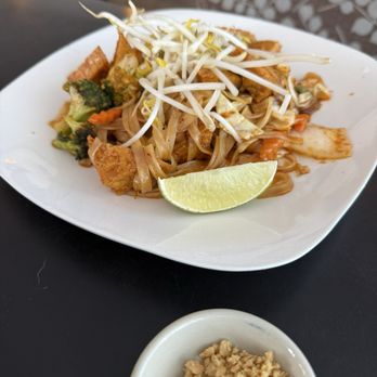 Thai Cuisine Restaurant - Pad Thai - Thai Near Me - Orlando, Florida