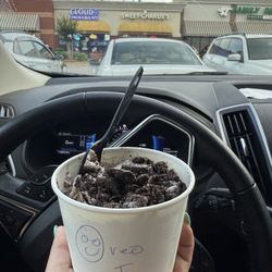 Sweet Charlie's - Rolled ice cream