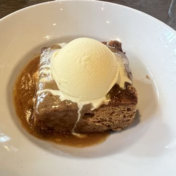 Harpers Landing - Bars Near Me - Oakville, Ontario