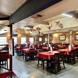 Brother-In-Law's Bar-B-Que - Dining room