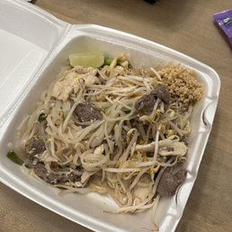 a plate of noodles and meat in a styrofoam container a plate of noodles and meat in a styrofoam container