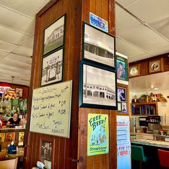 Brownie's Diner - Inside - Diners Near Me - Brawley, California