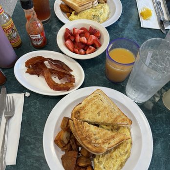 Water Street Cafe - Breakfast & Brunch Near Me - Plymouth, Massachusetts Water Street Cafe - Breakfast & Brunch Near Me - Plymouth, Massachusetts