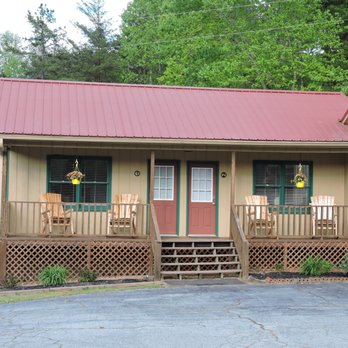 Table Rock Inn - Building 1 containing 2 rooms with 1 Queen bed - Hotels Near Me - Pickens, South Carolina