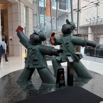 香港康得思酒店 - Sculptures at ground level entrance. - Hotels Near Me - Hong Kong, HK 香港康得思酒店 - Sculptures at ground level entrance. - Hotels Near Me - Hong Kong, HK