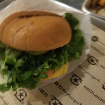 BURGERFI - Cheese burger - Burgers Near Me - Commack, New York