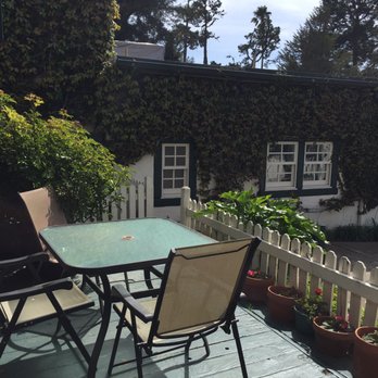 Briarwood Inn - Tables outside room - Hotels Near Me - Carmel, California