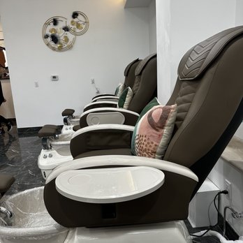 2EM Nail Place - Massage chairs - Nail Salons Near Me - Irvine, California