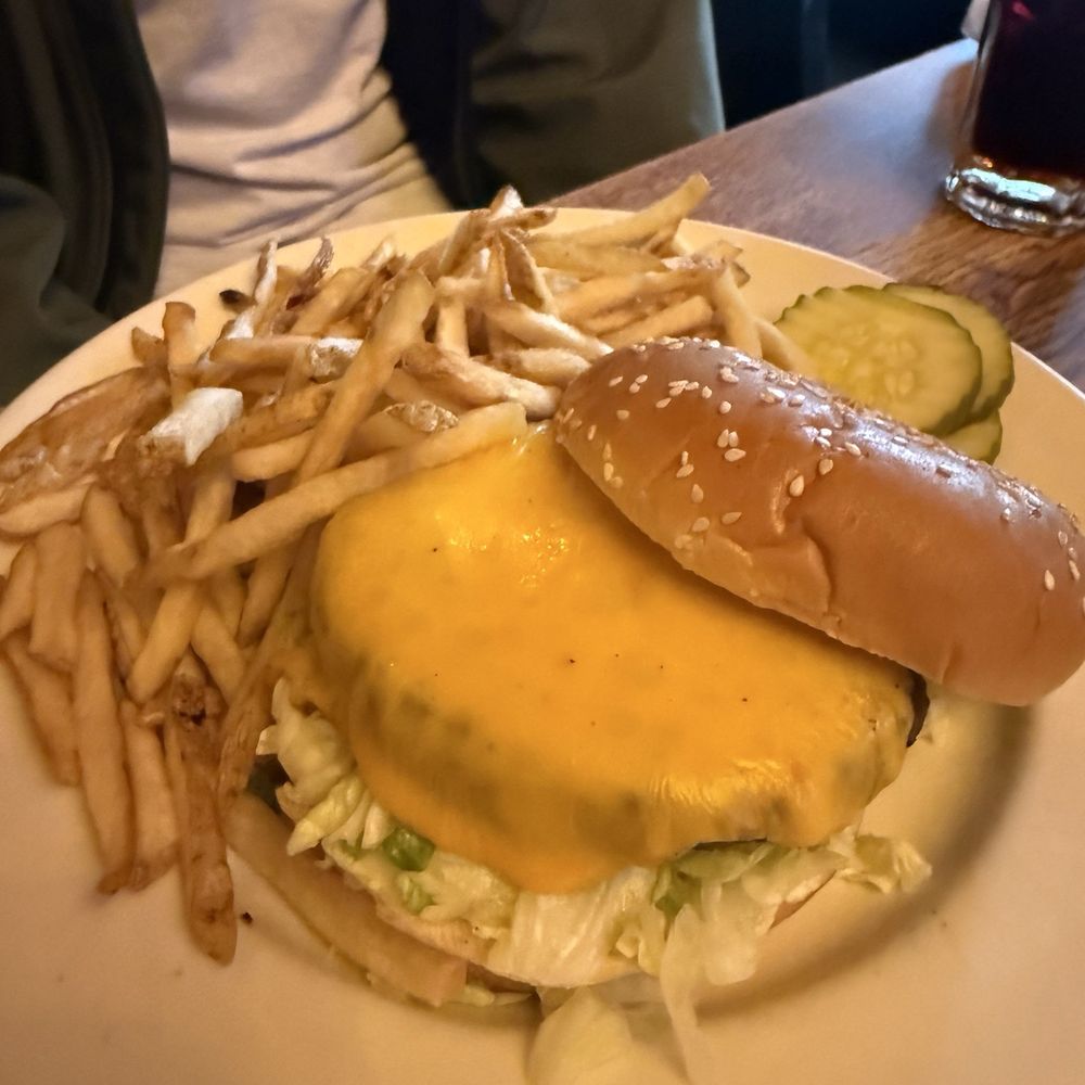 RJ Grunts - Cheeseburger - American Near Me - Chicago, Illinois RJ Grunts - Cheeseburger - American Near Me - Chicago, Illinois