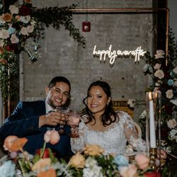 Flower Palette - December wedding: Sweetheart table & floral arch