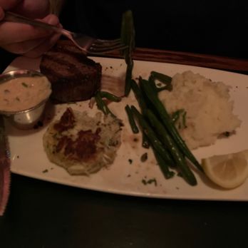 Martin's Tavern - Perfect fillet and Blue Crab cake - Breakfast & Brunch Near Me - Washington, DC, District of Columbia