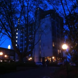 Mercure Hotel Dortmund Messe & Kongress - Freie Parkplätze vor dem Hotel.