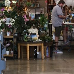 Hy-Vee - Floral Dept