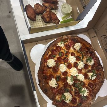 Frico - Fast n fresh food smells good asl I dropped my Detroit mini and one of the employees remade it for us !!!!! - Pizza Near Me - Sacramento, California