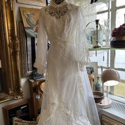 Four Echoes - Vintage wedding dress