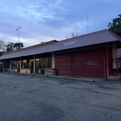 Huffies BBQ - Front of building what used to be Huffie BBQ :(