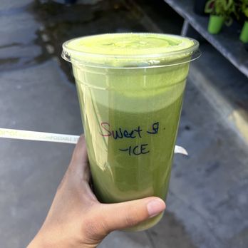 Garden District Super Foods - Sweet street 32 oz - Juice Bars & Smoothies Near Me - Seal Beach, California