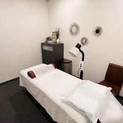 Prosperous Acupuncture Clinic - ROOM 4