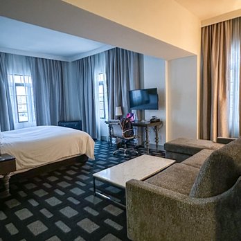 Padre Hotel - Head Honcho Suite corner room with sofa, tv, and wet bar - Hotels Near Me - Bakersfield, California Padre Hotel - Head Honcho Suite corner room with sofa, tv, and wet bar - Hotels Near Me - Bakersfield, California