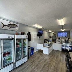 Ryders Poke And Shave Ice - Inside - nice and clean and bright!
