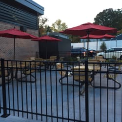 Wendy's - Outdoor seating area
