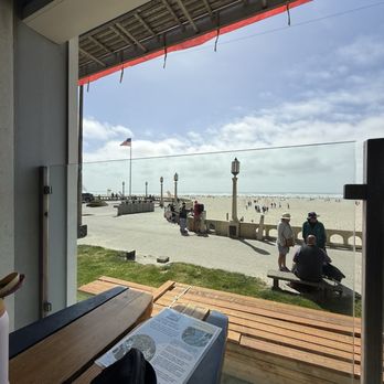 Mo's Seafood & Chowder - Seafood Near Me - Seaside, Oregon