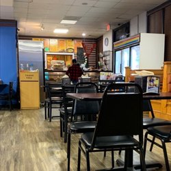La Santaneca Bakery - Mesas para comer todo súper rico