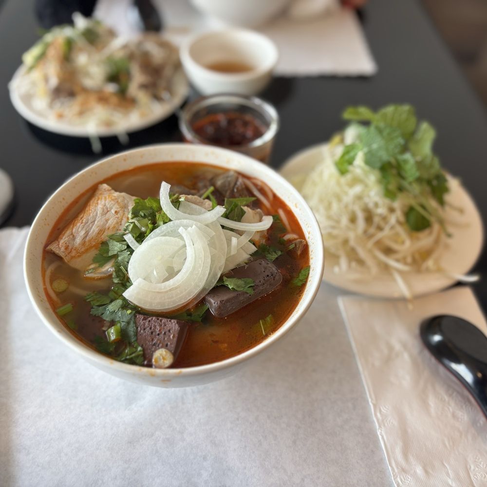 Binh Minh Restaurant - Bun Bo Hue - Vietnamese Near Me - Garden Grove, California Binh Minh Restaurant - Bun Bo Hue - Vietnamese Near Me - Garden Grove, California