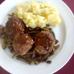 Metzgerei Angermann - Wildpfanzerln mit Bohnen Pfifferlinge und Kartoffelsalat