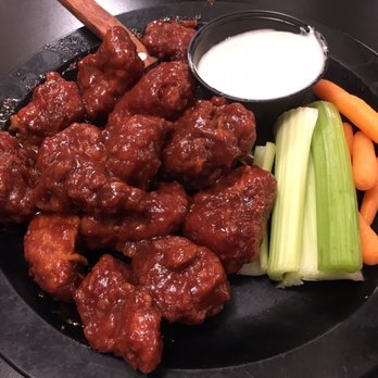 Duff's Famous Wings - American Near Me - Amherst, New York