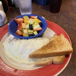 Veggie egg white omelette with fruit