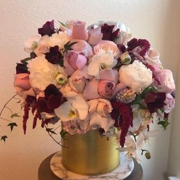 One of the gorgeous arrangements from Noovobloom One of the gorgeous arrangements from Noovobloom