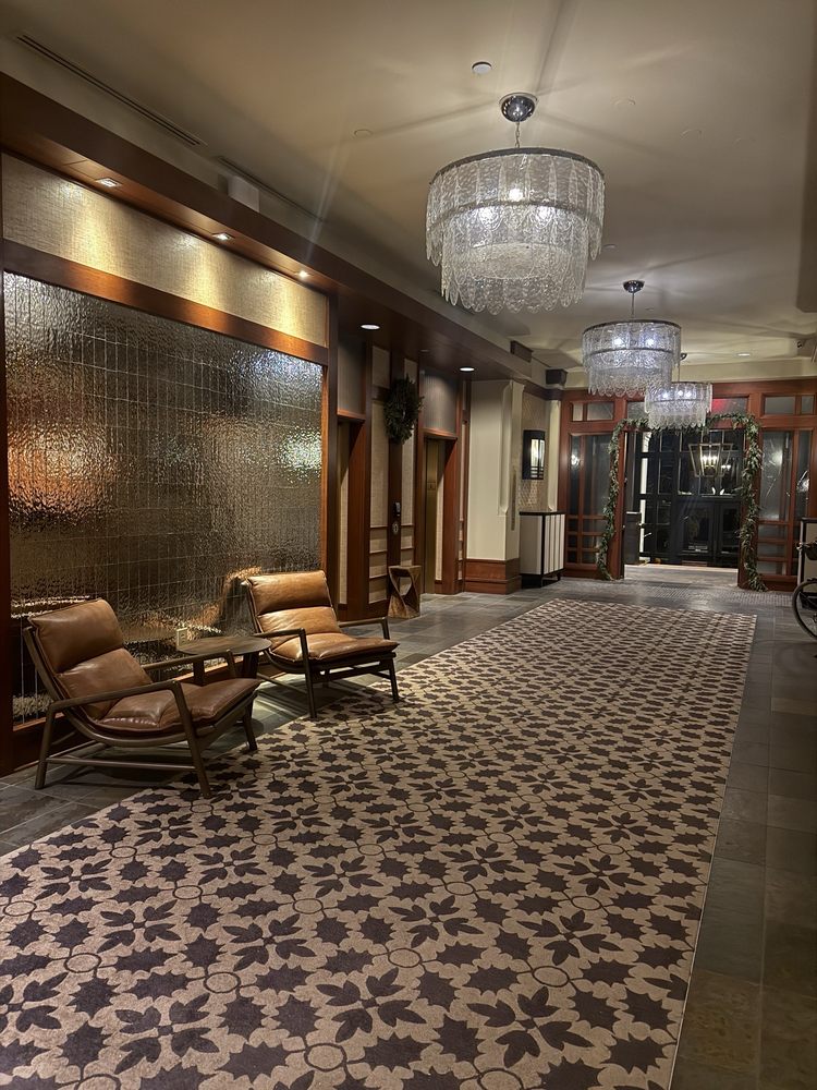 Kimpton RiverPlace Hotel - wedding in Portland, OR