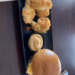 The Hive Bar - Tricken nuggets and cheeseburger