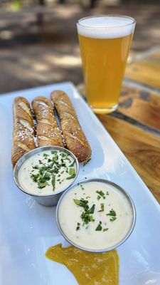 Hops & Thyme by null