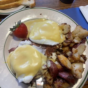The Shipwreck Diner - Diners Near Me - Northport, New York