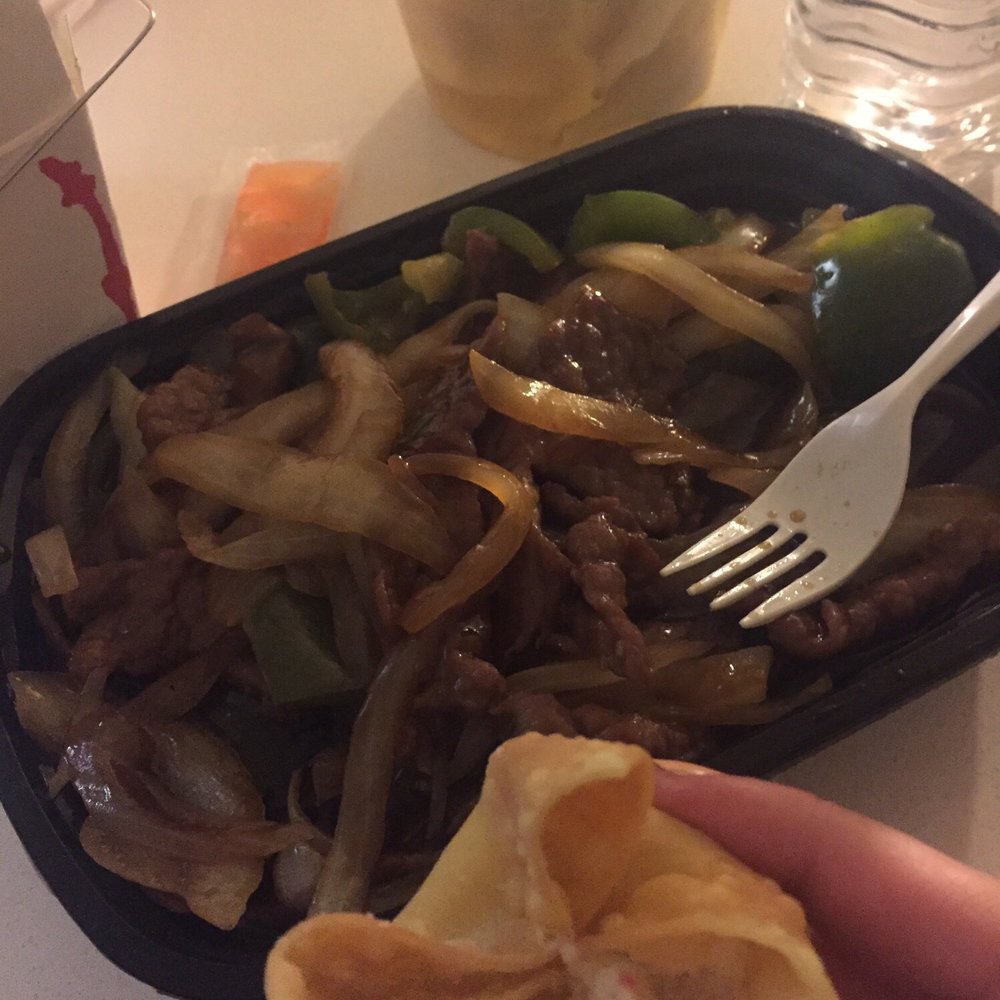 I got crab rangoons, soup and pepper steak with rice ! It's all very good and the lady delivered everything to my hotel ROOM ! I got crab rangoons, soup and pepper steak with rice ! It's all very good and the lady delivered everything to my hotel ROOM !