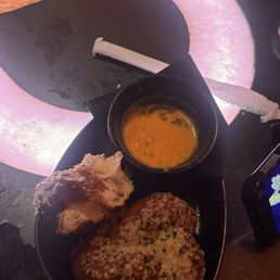 Garlic Cheesy Five Blossom Bread with Spicy Cheese Sauce Garlic Cheesy Five Blossom Bread with Spicy Cheese Sauce