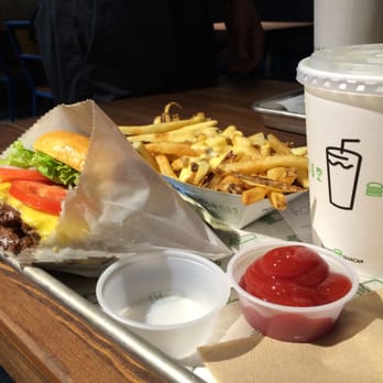 Shake Shack Dumbo - Burgers Near Me - Brooklyn, New York
