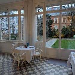 Signau House & Garden - Breakfast room and garden