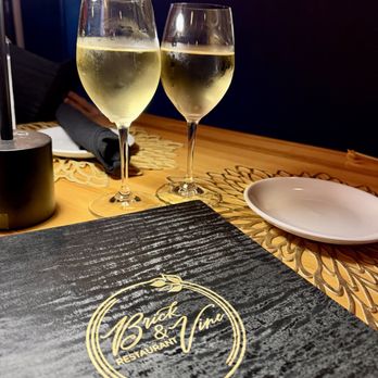 Brick & Vine Restaurant - Moscato - Wine Bars Near Me - Brecksville, Ohio