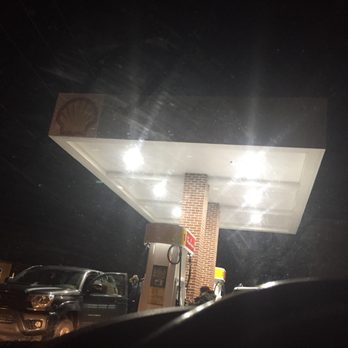 Shell - The Side View Only 4 Gas Pumps But Best Prices In Area For Sure! - Gas Stations Near Me - Alexandria, Virginia Shell - The Side View Only 4 Gas Pumps But Best Prices In Area For Sure! - Gas Stations Near Me - Alexandria, Virginia