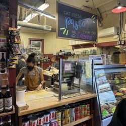 Dave's Fresh Pasta - Inside