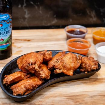 zpizza - a plate of chicken wings and dipping sauces - Pizza Near Me - West Hollywood, California zpizza - a plate of chicken wings and dipping sauces - Pizza Near Me - West Hollywood, California
