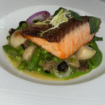 Polo Lounge - Salmon - New American Near Me - Beverly Hills, California