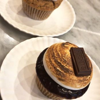 Molly's Cupcakes - Top: peanut butter nutella Bottom: s'mores - Cupcakes Near Me - Chicago, Illinois Molly's Cupcakes - Top: peanut butter nutella Bottom: s'mores - Cupcakes Near Me - Chicago, Illinois