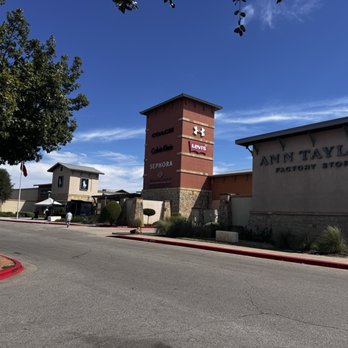 Round Rock Premium Outlets - Shopping Centers Near Me - Round Rock, Texas